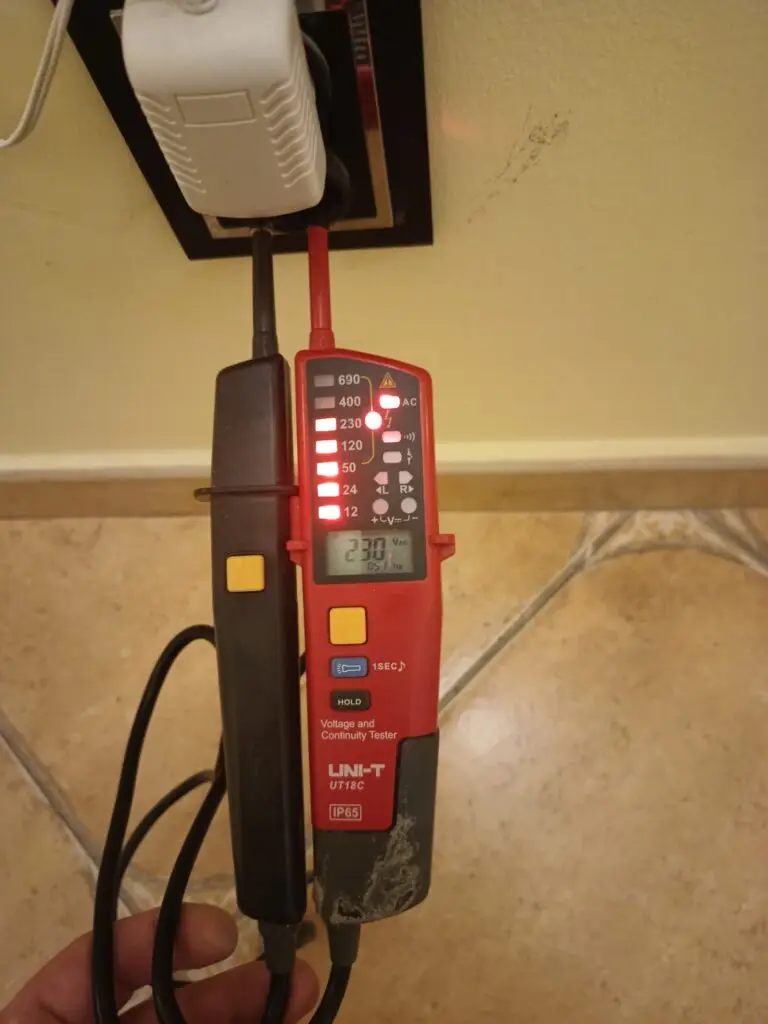 Jakie jest napięcie w gniazdku?